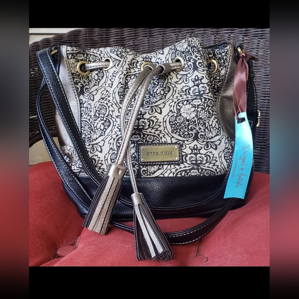 NWT Anna Nova Purse